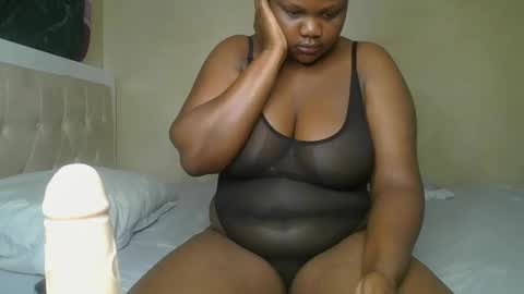 sassie_bee online show from December 2024 12:02:01 AM