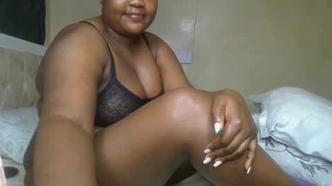 sassie_bee online show from December 2024 12:42:02 AM