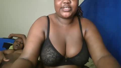 sassie_bee online show from September 2025 07:06:02 PM