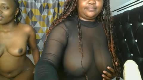 sassie_bee online show from October 2025 07:11:01 PM