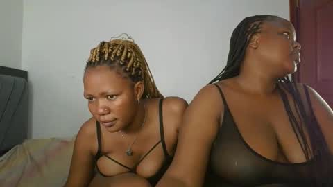 sassie_bee online show from October 2025 01:22:01 AM