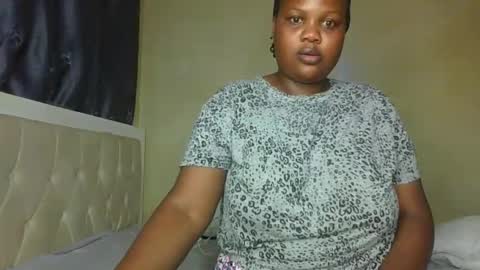 sassie_bee online show from November 2025 09:09:01 PM