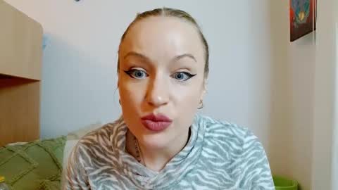 Satinqueen90 online show from December 2025 11:25:02 AM