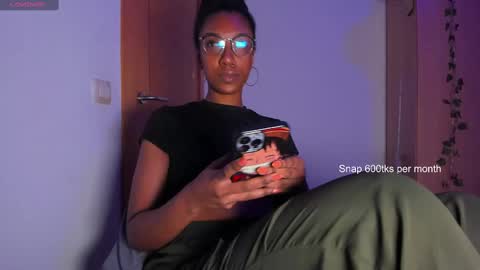 saturno_vibes online show from December 2024 10:32:02 AM