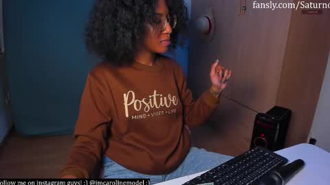 saturno_vibes online show from November 2025 09:52:01 AM