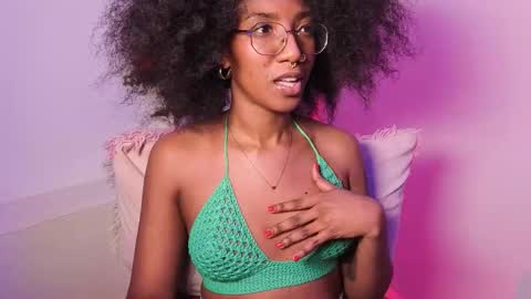 saturno_vibes online show from December 2025 09:58:02 AM