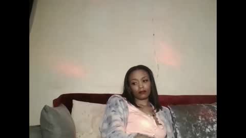 Snapshot of saucy_shanice chatting on November 2025 01:17:02 AM Shaniiice online show from November 2025 01:17:02 AM