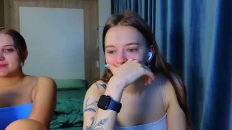 LUNA and ANNA    online show from December 2025 05:29:01 PM