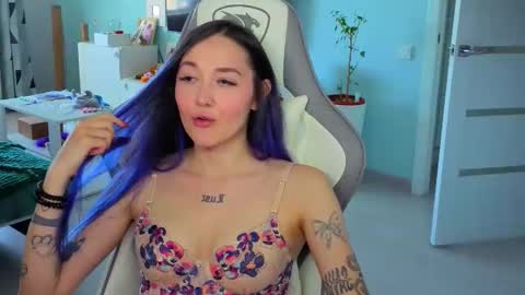 Snapshot of savage_lust_ chatting on June 2026 03:57:01 AM Ariel online show from June 2026 03:57:01 AM