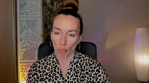 Snapshot of save_the_qween chatting on April 2026 07:28:01 AM save the qween online show from April 2026 07:28:01 AM