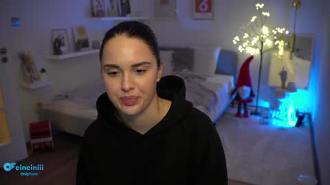 Snapshot of savvage_play chatting on December 2024 10:49:02 PM Naomi online show from December 2024 10:49:02 PM