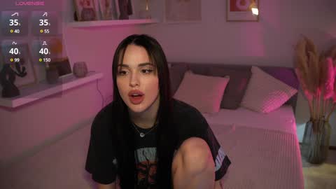 Snapshot of savvage_play chatting on February 2025 08:06:02 PM Naomi online show from February 2025 08:06:02 PM