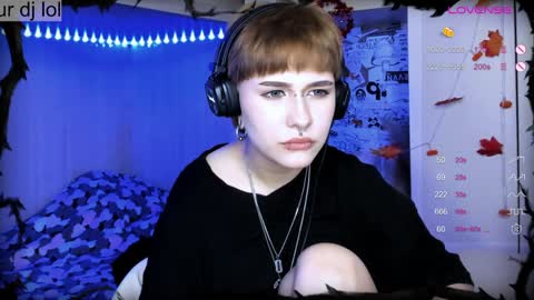 pronoun she. name Mary. age 21. online show from December 2024 12:35:02 AM