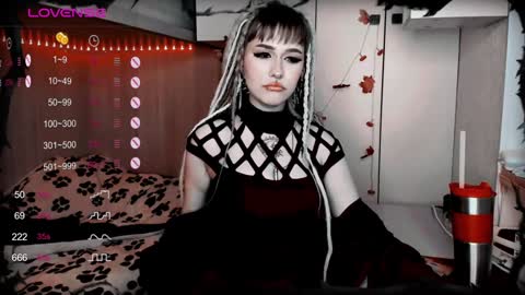 pronoun she. name Mary. age 21. online show from January 2025 06:24:02 PM