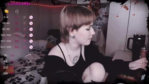 pronoun she. name Mary. age 21. online show from February 2025 09:27:02 PM