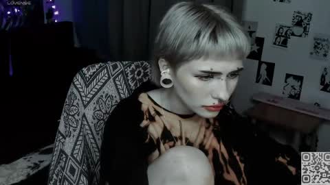 Snapshot of say_mary chatting on May 2026 10:51:02 PM pronoun she. name Mary. age 21. online show from May 2026 10:51:02 PM
