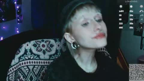 Snapshot of say_mary chatting on May 2026 09:53:02 PM pronoun she. name Mary. age 21. online show from May 2026 09:53:02 PM
