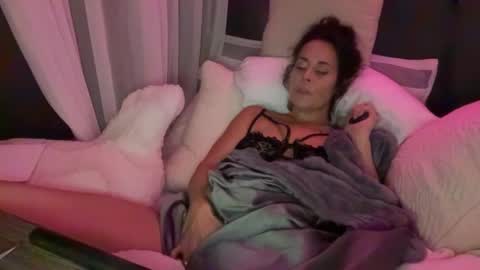 Good Girls Say Please...and Thank You online show from January 2025 01:16:02 AM