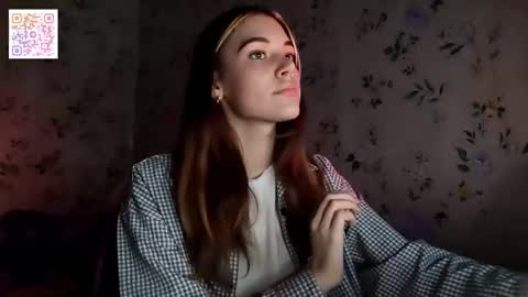 Snapshot of scarlet1flowers chatting on November 2025 04:03:01 PM Kira online show from November 2025 04:03:01 PM