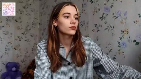 Snapshot of scarlet1flowers chatting on November 2025 12:33:02 PM Kira online show from November 2025 12:33:02 PM