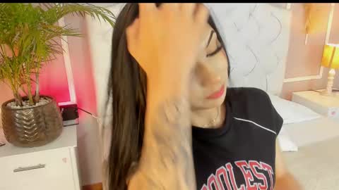 Snapshot of scarlet__hill chatting on February 2025 02:09:02 AM scarlet hill online show from February 2025 02:09:02 AM