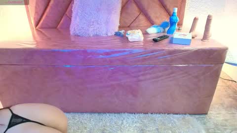 Scarlet  online show from September 2025 04:13:02 AM