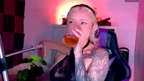 scarlet_gold online show from November 2025 04:47:01 AM