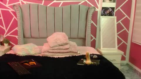 scarlet y melody online show from March 2025 04:00:02 PM