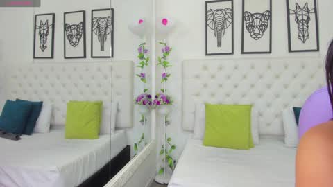 Snapshot of scarlet_stan22 chatting on January 2025 10:48:01 AM Isa online show from January 2025 10:48:01 AM