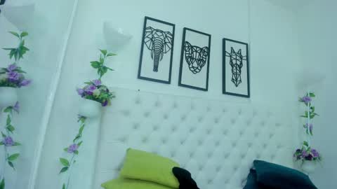 Snapshot of scarlet_stan22 chatting on February 2025 11:07:02 AM Isa online show from February 2025 11:07:02 AM