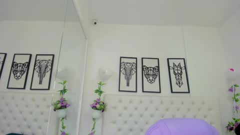 Snapshot of scarlet_stan22 chatting on February 2025 10:55:02 AM Isa online show from February 2025 10:55:02 AM