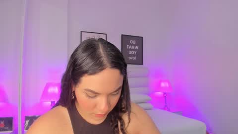 Snapshot of scarlet_stan22 chatting on February 2025 01:32:01 PM Isa online show from February 2025 01:32:01 PM