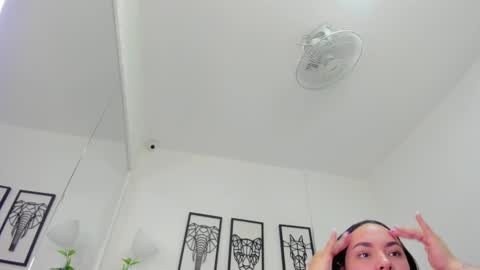 Snapshot of scarlet_stan22 chatting on February 2025 10:59:01 AM Isa online show from February 2025 10:59:01 AM