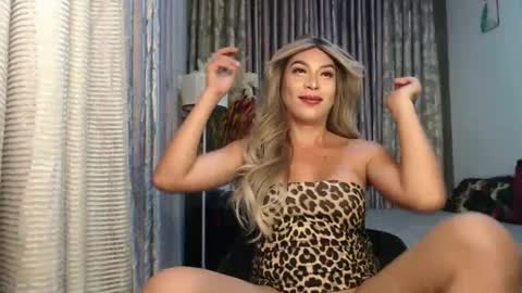 Snapshot of scarlet_ts69 chatting on January 2025 09:34:01 PM scarlet online show from January 2025 09:34:01 PM