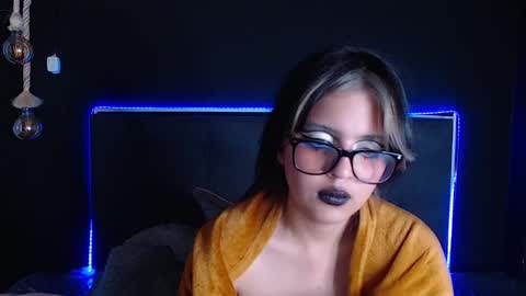 Snapshot of scarleth_shadow chatting on March 2025 10:04:01 AM SCARLETH online show from March 2025 10:04:01 AM