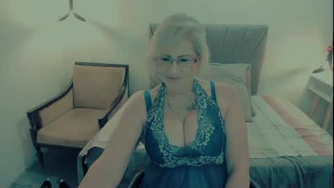 Snapshot of scarlethoot_ chatting on July 2026 12:07:02 PM S C A R L E T online show from July 2026 12:07:02 PM