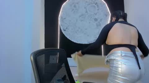 Snapshot of scarletmoon1_ chatting on October 2025 08:33:01 PM Scarlet online show from October 2025 08:33:01 PM