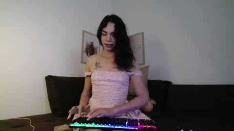 Scarlet online show from April 2026 08:06:02 PM