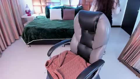 Scarlett online show from December 2025 12:33:02 PM