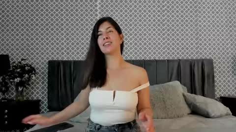 Snapshot of scarlett_moore_ chatting on December 2024 01:18:02 PM Scarlett online show from December 2024 01:18:02 PM