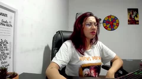 Snapshot of scarlett_sen chatting on December 2024 05:22:01 PM Mistress Scarlett online show from December 2024 05:22:01 PM