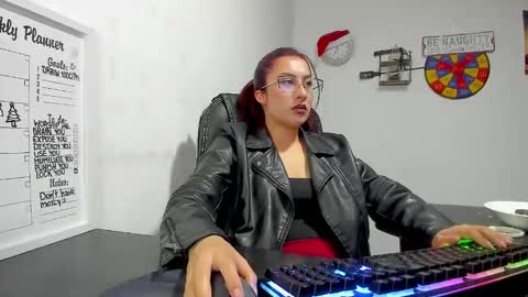 Snapshot of scarlett_sen chatting on December 2024 03:20:02 PM Mistress Scarlett online show from December 2024 03:20:02 PM