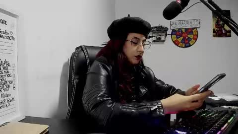 Snapshot of scarlett_sen chatting on December 2024 01:59:02 PM Mistress Scarlett online show from December 2024 01:59:02 PM