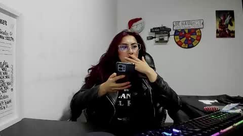 Snapshot of scarlett_sen chatting on December 2024 05:55:01 PM Mistress Scarlett online show from December 2024 05:55:01 PM