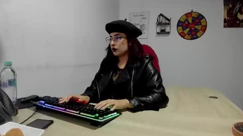 Snapshot of scarlett_sen chatting on January 2025 02:02:01 PM Mistress Scarlett online show from January 2025 02:02:01 PM