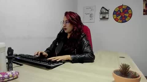 Snapshot of scarlett_sen chatting on January 2025 03:34:02 PM Mistress Scarlett online show from January 2025 03:34:02 PM