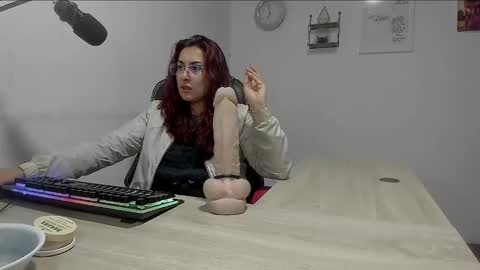 Snapshot of scarlett_sen chatting on January 2025 04:41:01 PM Mistress Scarlett online show from January 2025 04:41:01 PM