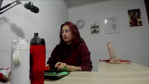 Snapshot of scarlett_sen chatting on February 2025 04:14:02 PM Mistress Scarlett online show from February 2025 04:14:02 PM