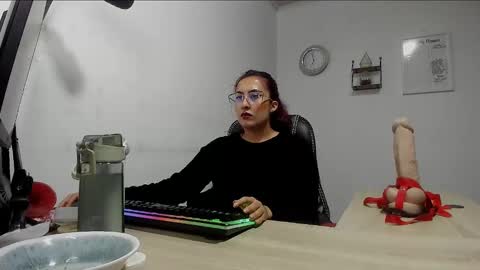 Snapshot of scarlett_sen chatting on February 2025 03:38:01 PM Mistress Scarlett online show from February 2025 03:38:01 PM