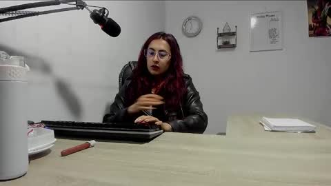 Snapshot of scarlett_sen chatting on March 2025 04:35:01 PM Mistress Scarlett online show from March 2025 04:35:01 PM